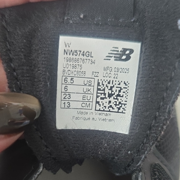 New Balance Kids Black and Gold Sneakers - Picture 3 of 6